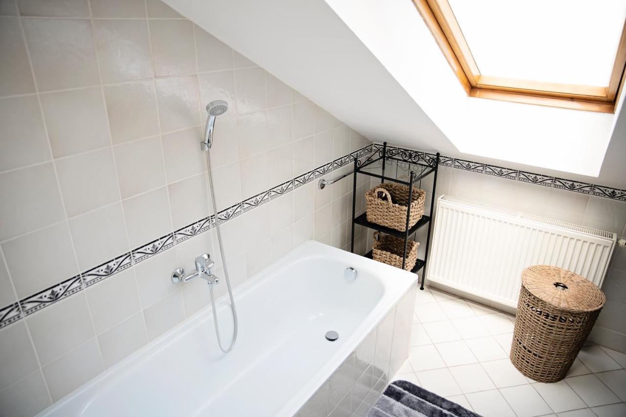 Cozy Modern Apartment In The Old Town - Hlavna Street Kosice Bagian luar foto
